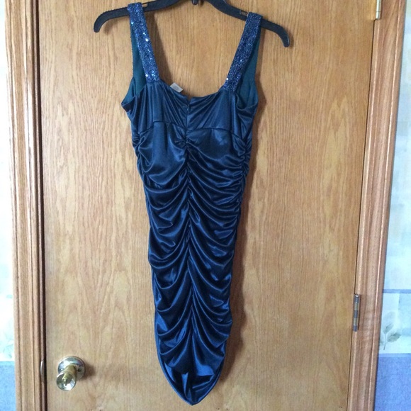 Green BodyCon Ruche Formal Dress - Picture 4 of 6